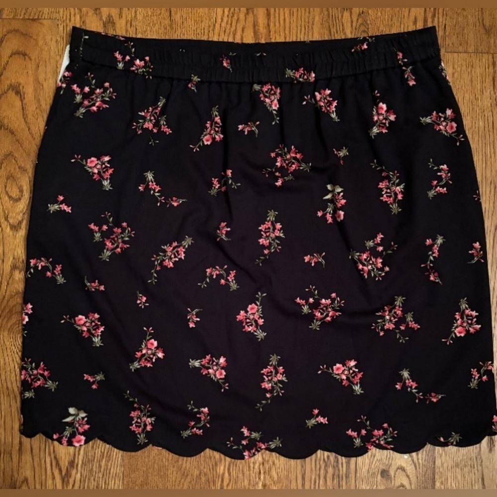 Skies Are Blue Curvy Berenice Floral Scallop Hem Skirt - Black Floral, 1X NEW